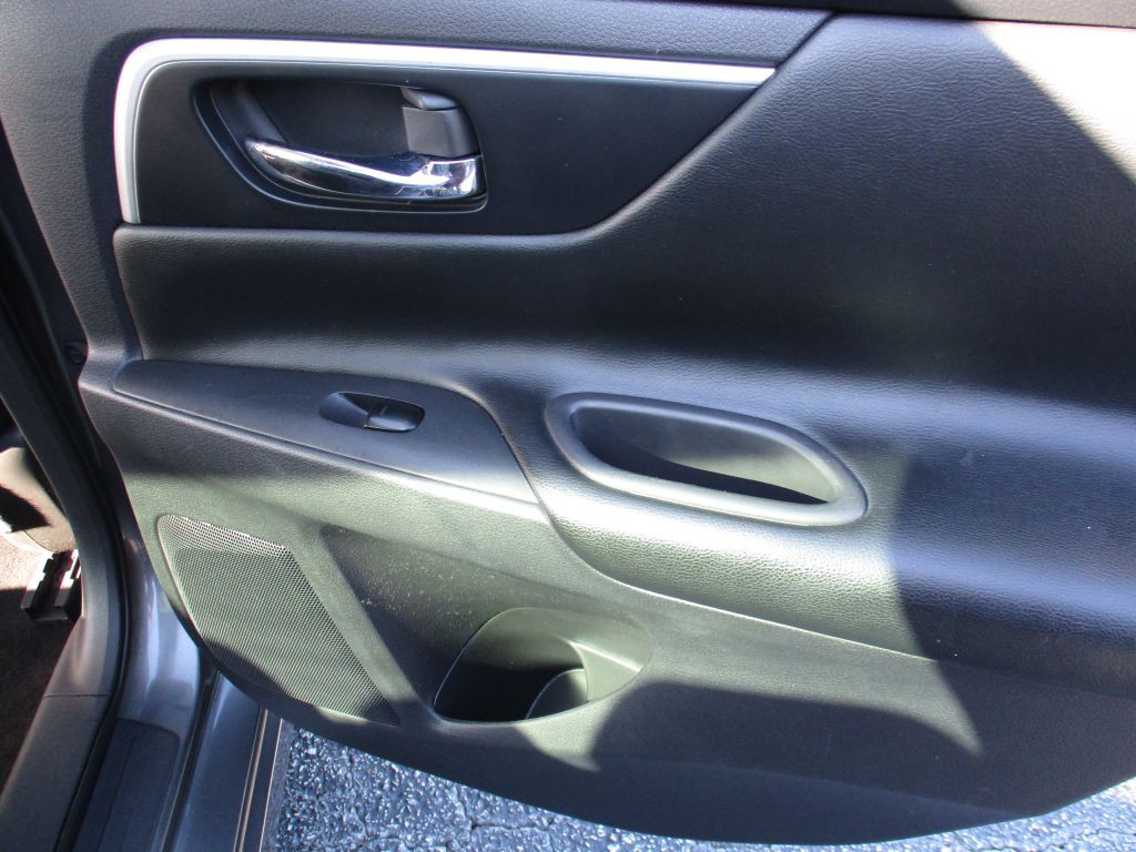 2017 Nissan Altima Image 23