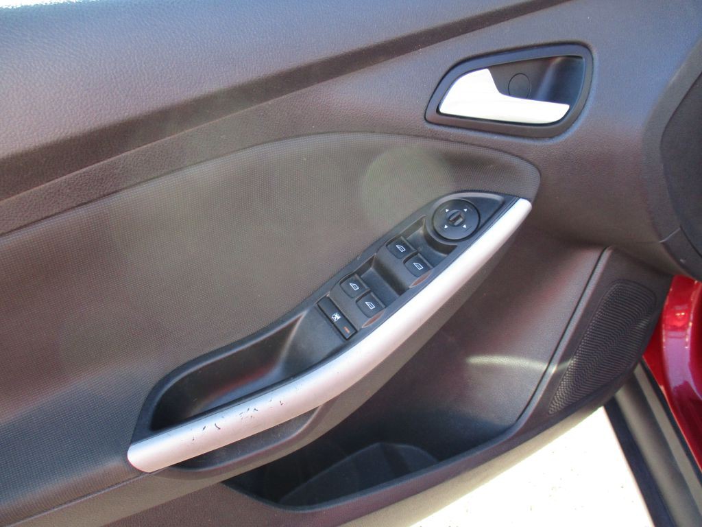 2014 Ford Focus Image 17