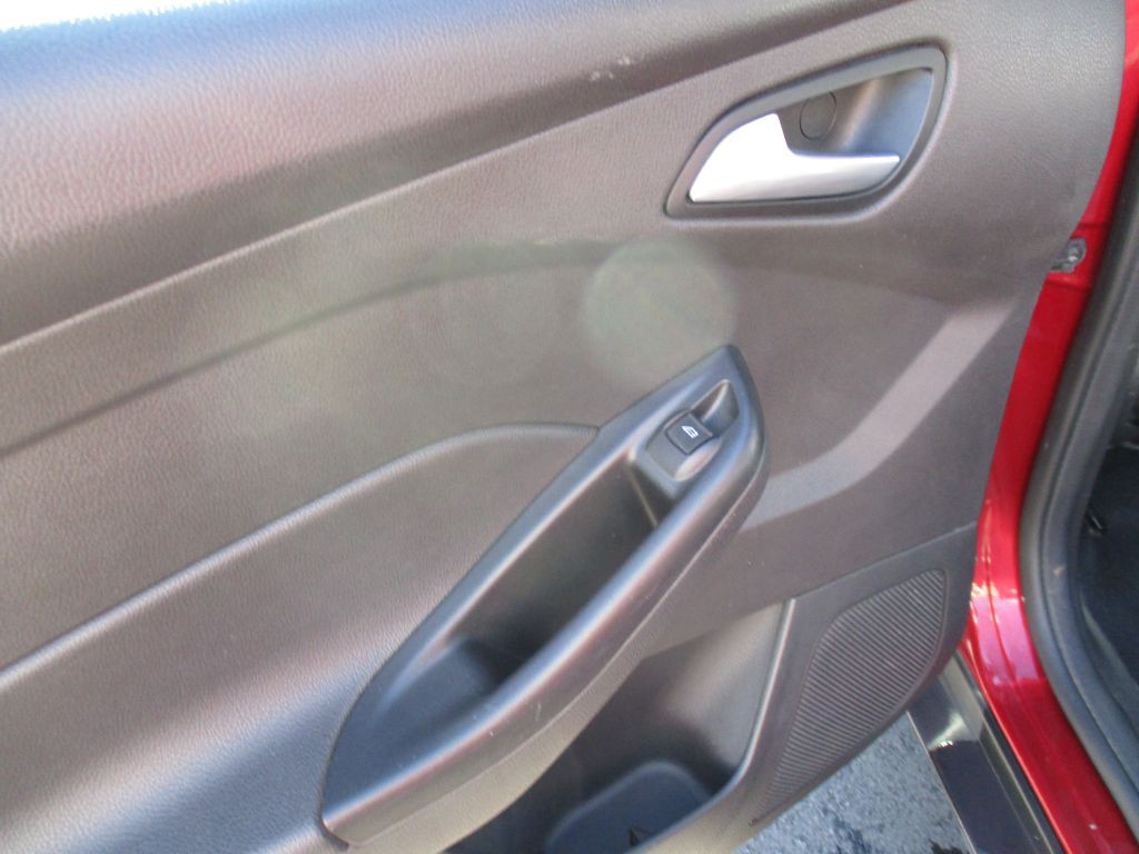 2014 Ford Focus Image 18