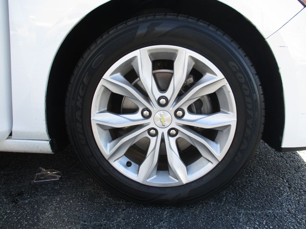 2020 Chevrolet Malibu Image 24