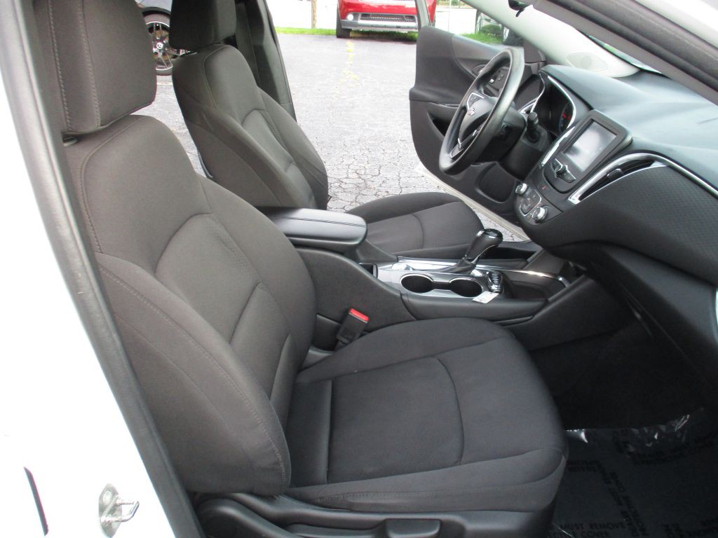 2016 Chevrolet Malibu Image 19