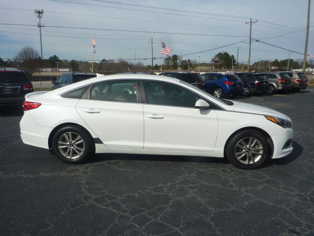 2017 Hyundai Sonata Image 2