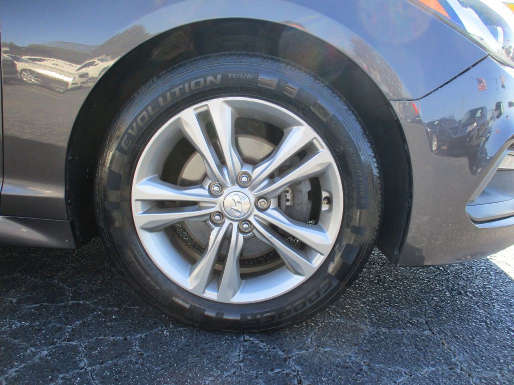 2017 Hyundai Sonata Image 8