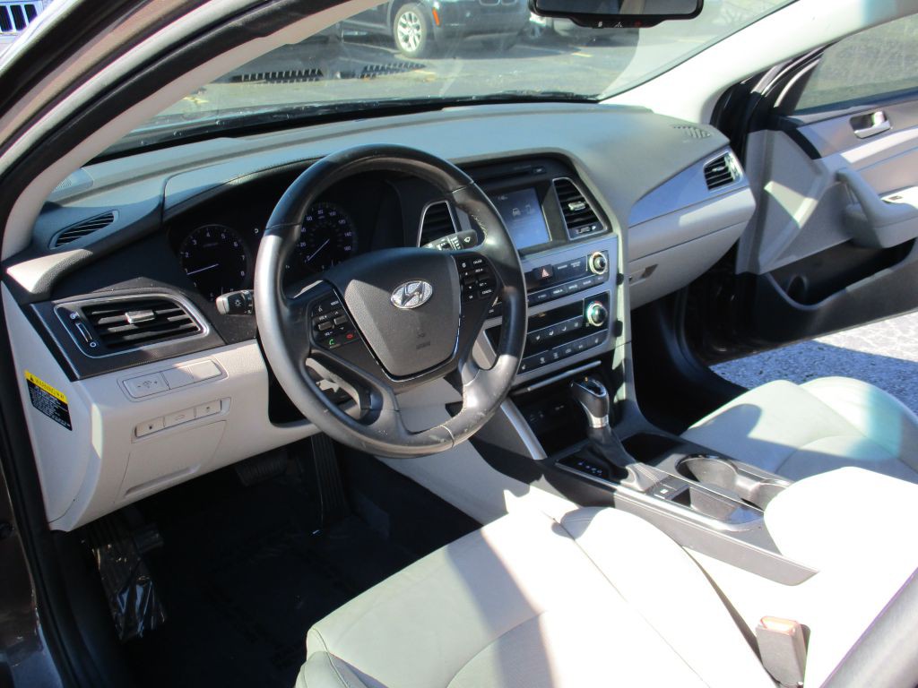 2017 Hyundai Sonata Image 17