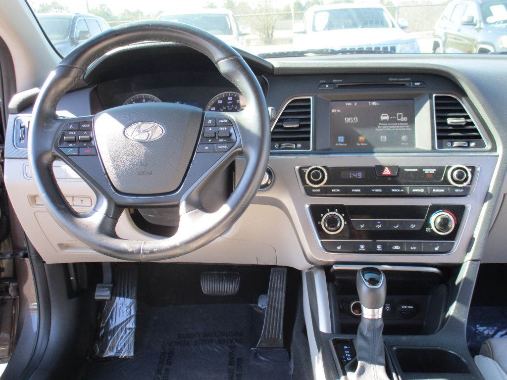 2017 Hyundai Sonata Image 22