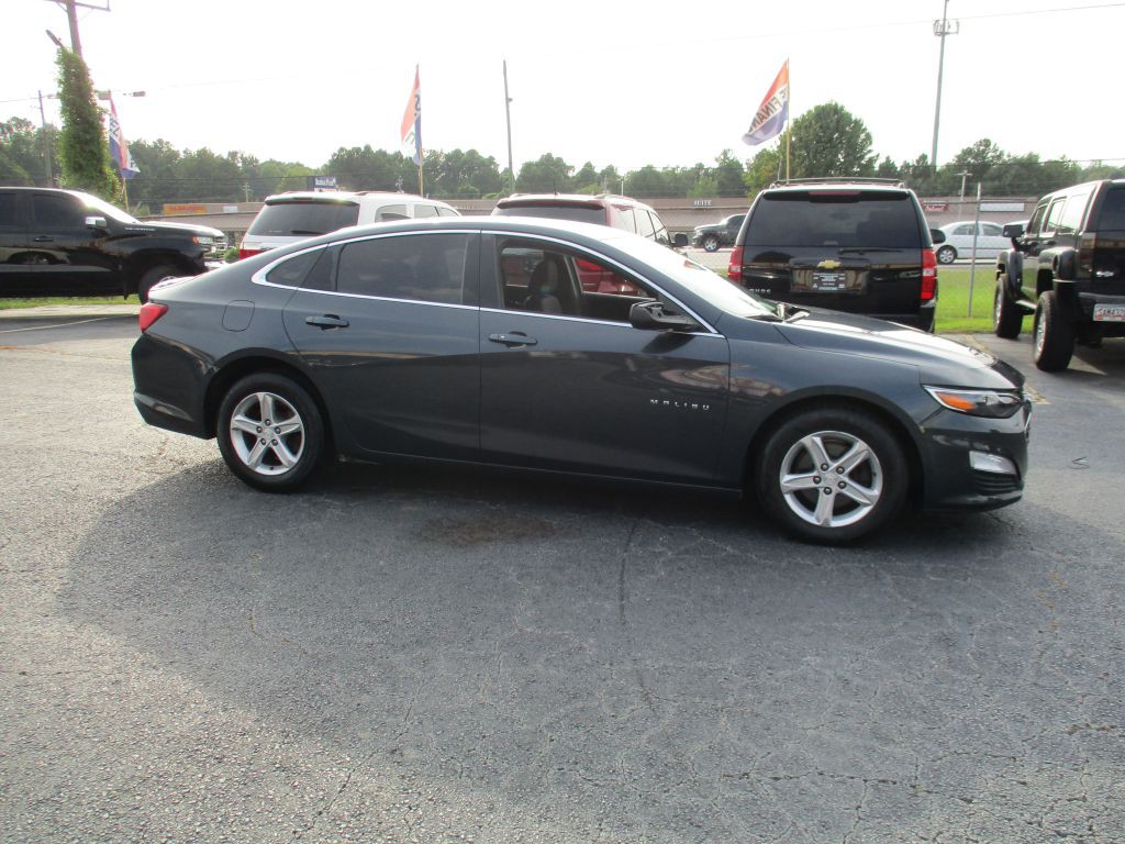 2019 Chevrolet Malibu Image 2