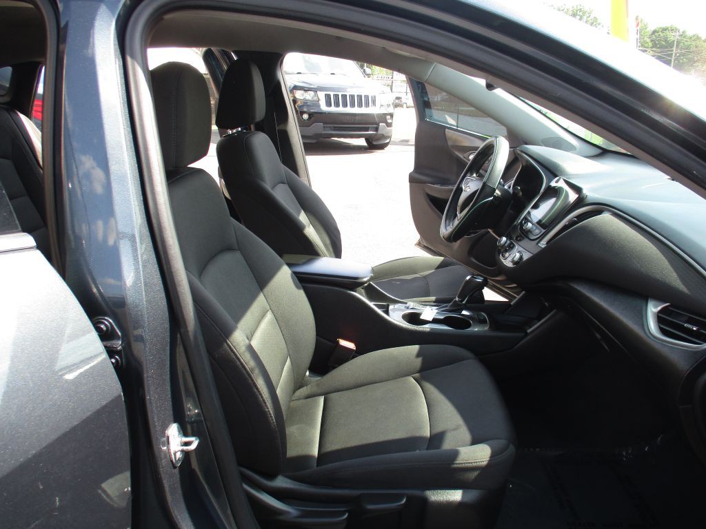2019 Chevrolet Malibu Image 17