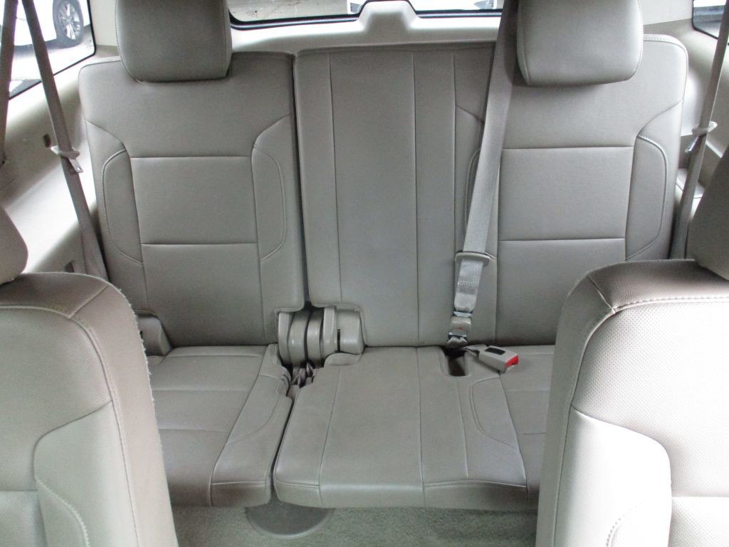 2016 Chevrolet Suburban Image 16