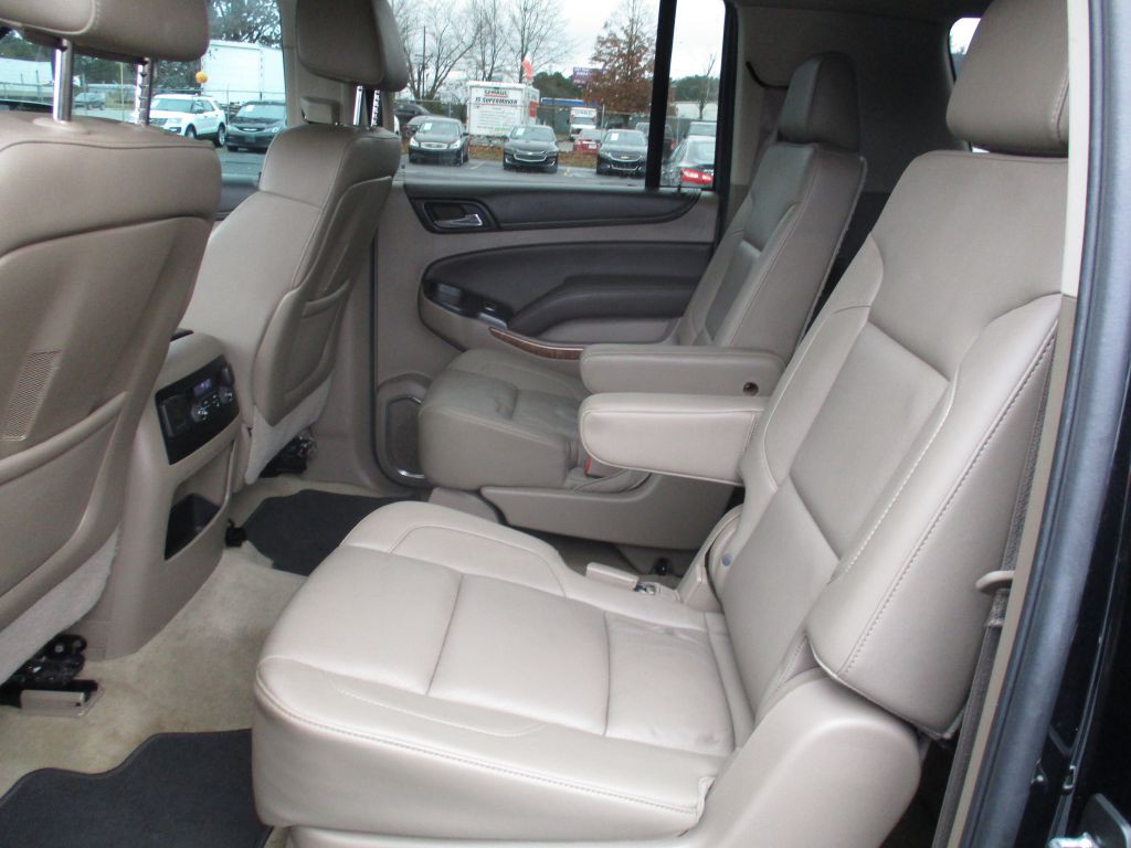 2016 Chevrolet Suburban Image 18