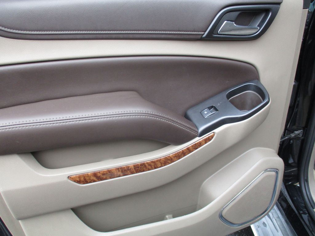 2016 Chevrolet Suburban Image 24
