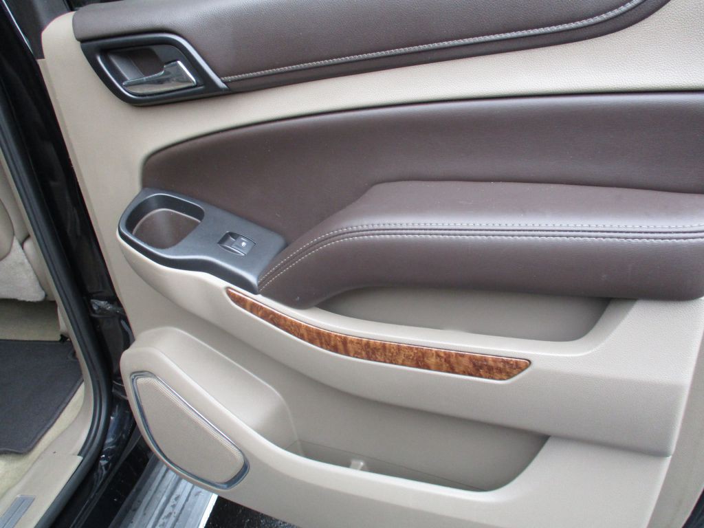 2016 Chevrolet Suburban Image 25