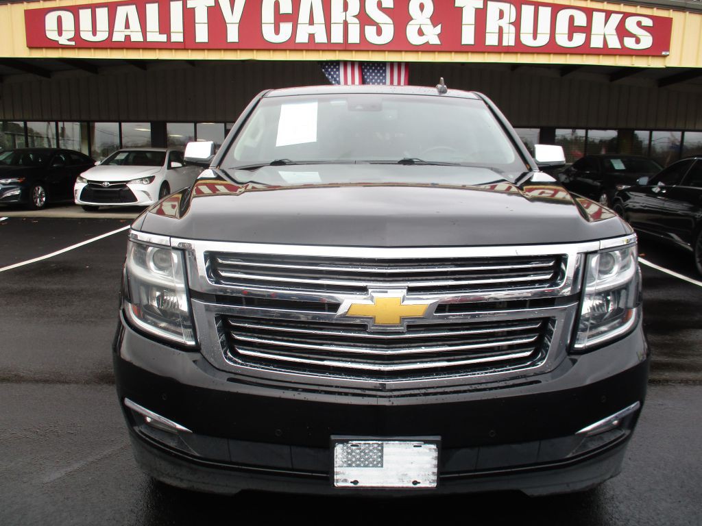 2016 Chevrolet Suburban Image 2