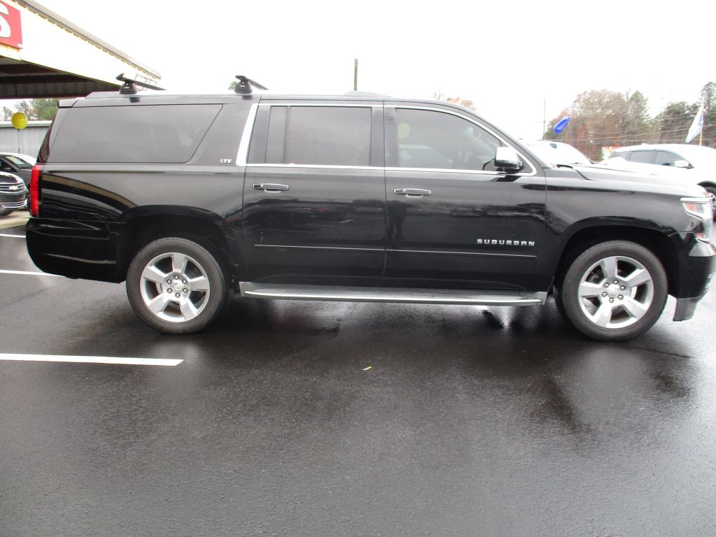 2016 Chevrolet Suburban Image 4