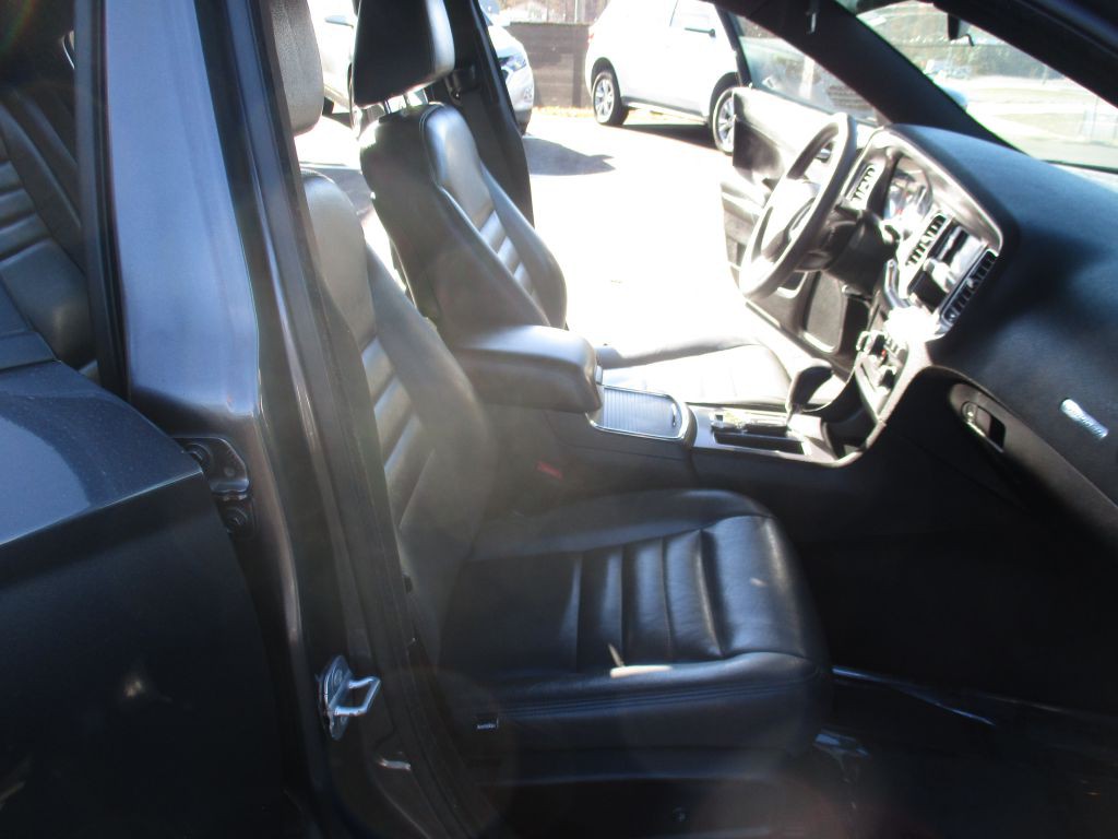 2014 Dodge Charger Image 18