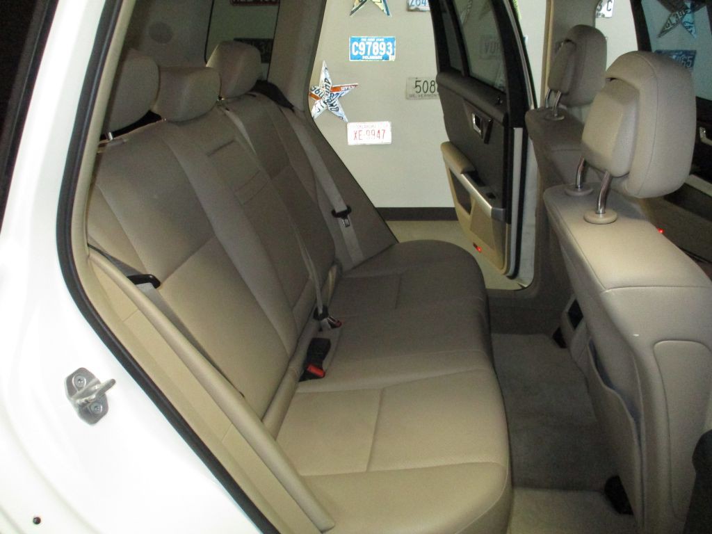 2011 Mercedes-Benz GLK-Class Image 16