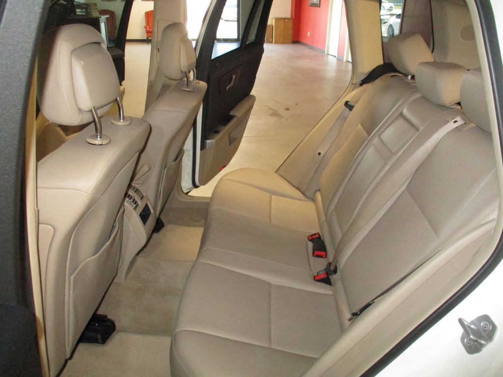 2011 Mercedes-Benz GLK-Class Image 18