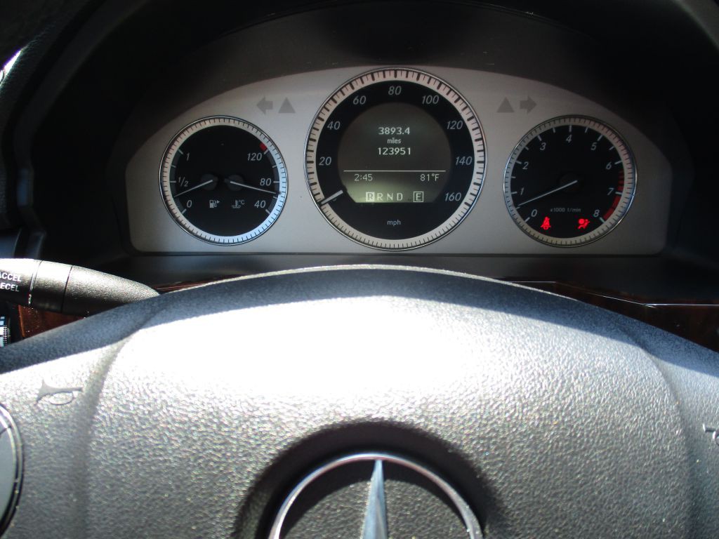 2011 Mercedes-Benz GLK-Class Image 26