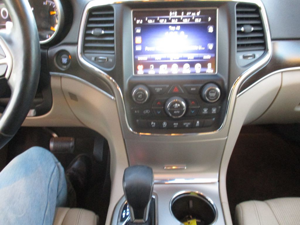 2017 Jeep Grand Cherokee Image 12