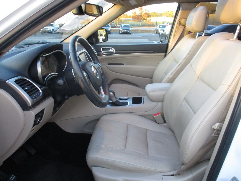 2017 Jeep Grand Cherokee Image 16