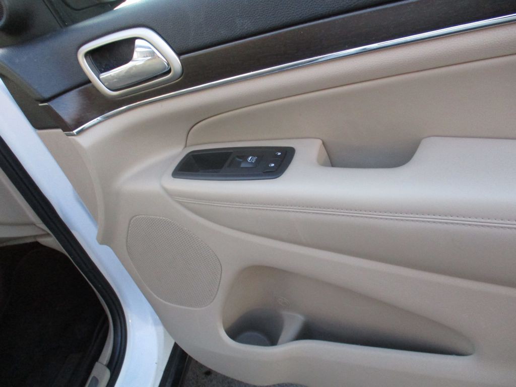 2017 Jeep Grand Cherokee Image 23