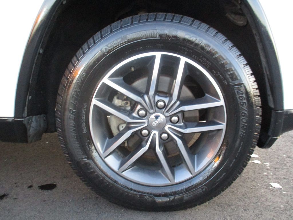 2017 Jeep Grand Cherokee Image 24