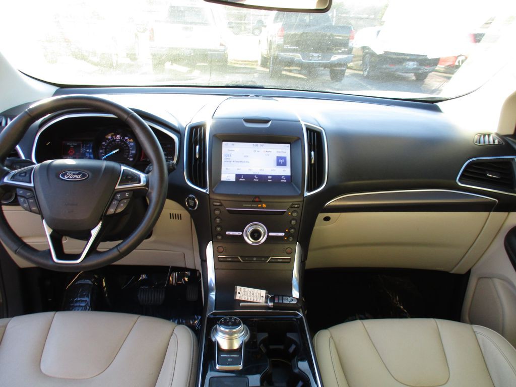 2019 Ford Edge Image 16