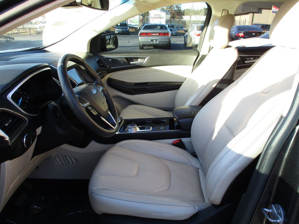 2019 Ford Edge Image 17