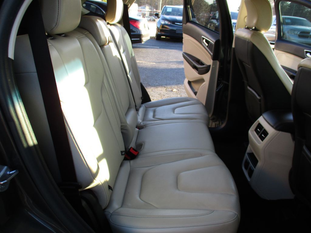 2019 Ford Edge Image 19