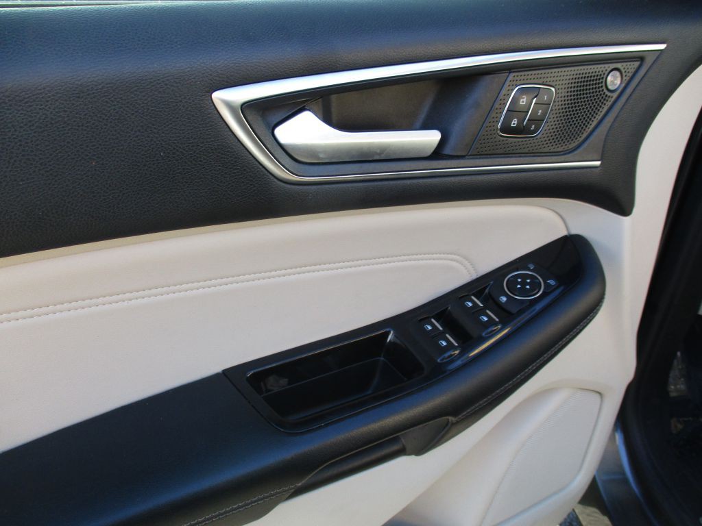 2019 Ford Edge Image 21