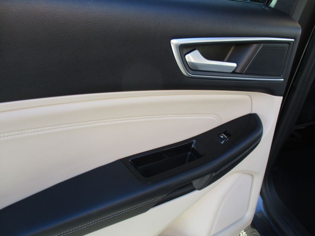 2019 Ford Edge Image 22