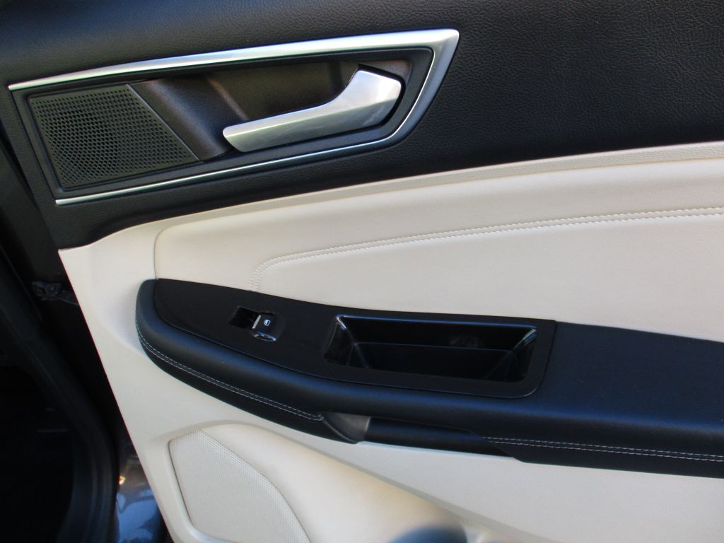 2019 Ford Edge Image 23