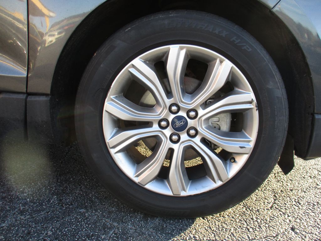 2019 Ford Edge Image 25