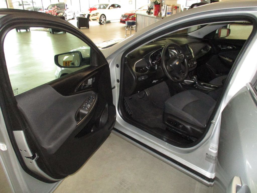 2017 Chevrolet Malibu Image 7