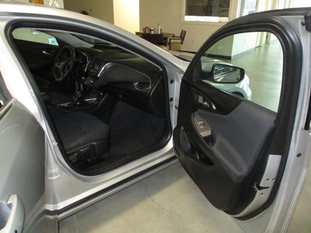 2017 Chevrolet Malibu Image 9