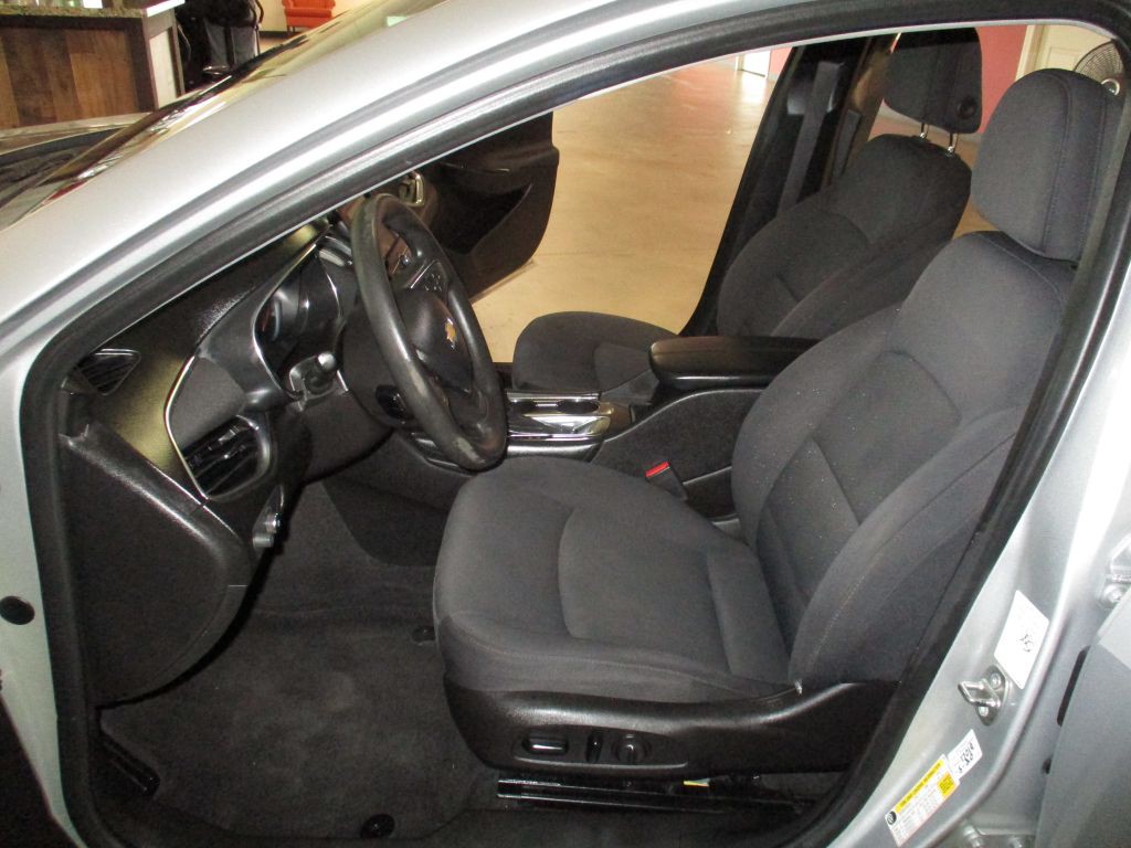 2017 Chevrolet Malibu Image 13