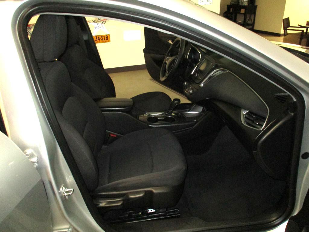 2017 Chevrolet Malibu Image 15