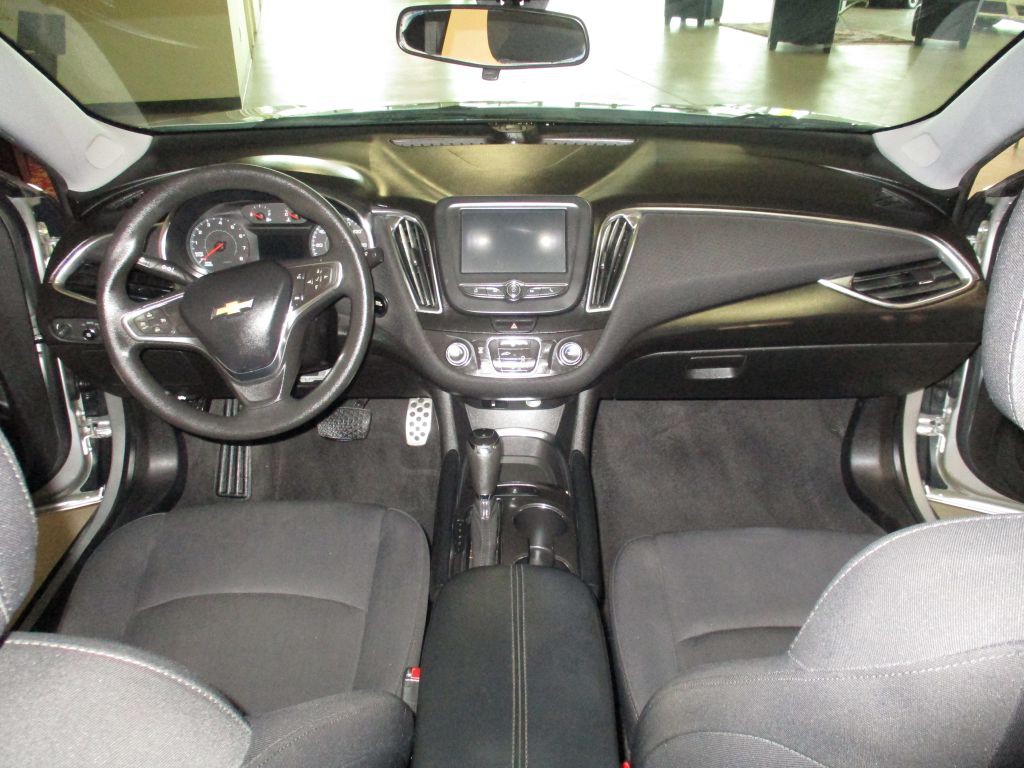 2017 Chevrolet Malibu Image 17