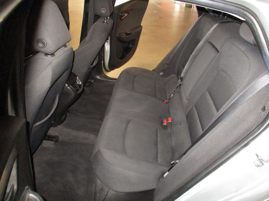 2017 Chevrolet Malibu Image 19