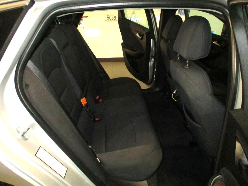 2017 Chevrolet Malibu Image 21