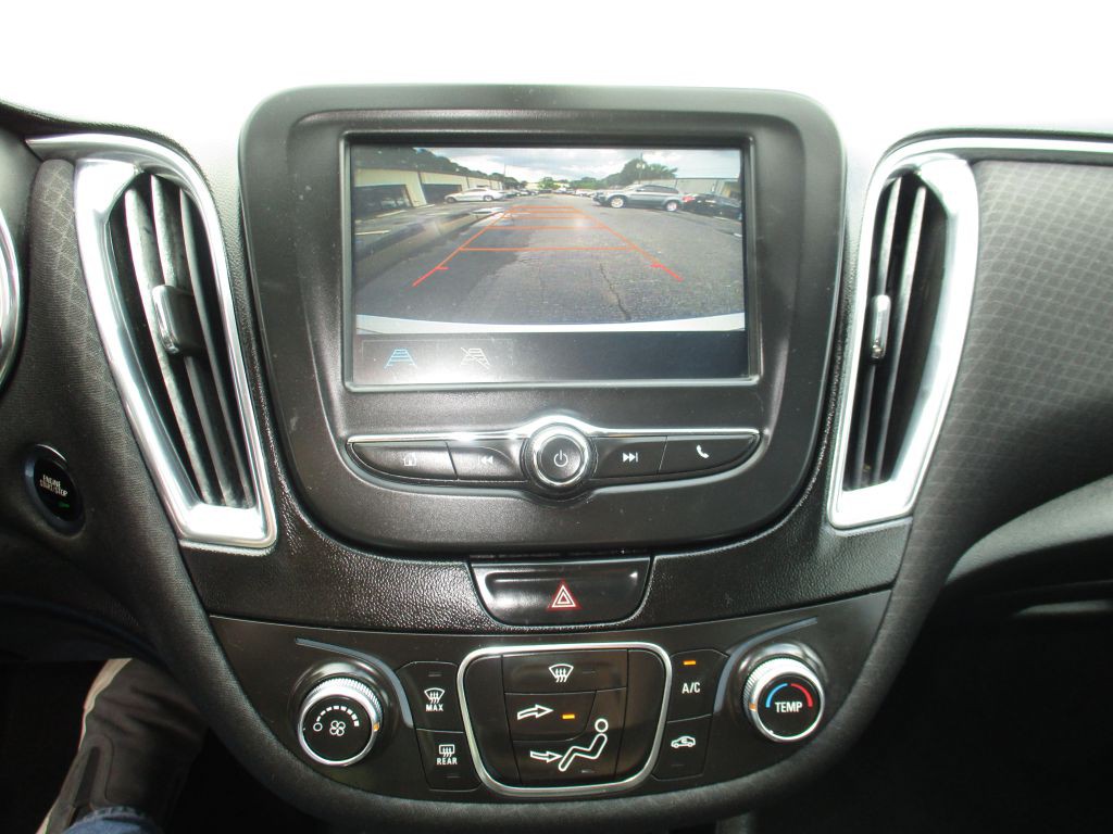 2017 Chevrolet Malibu Image 23