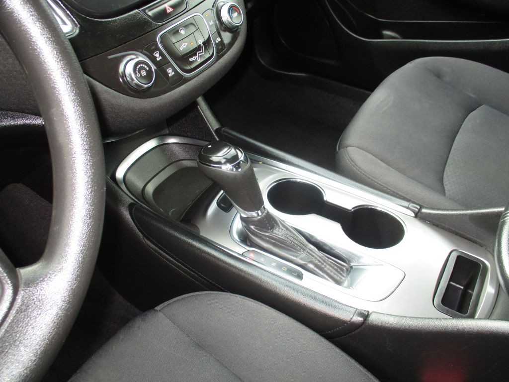 2017 Chevrolet Malibu Image 25