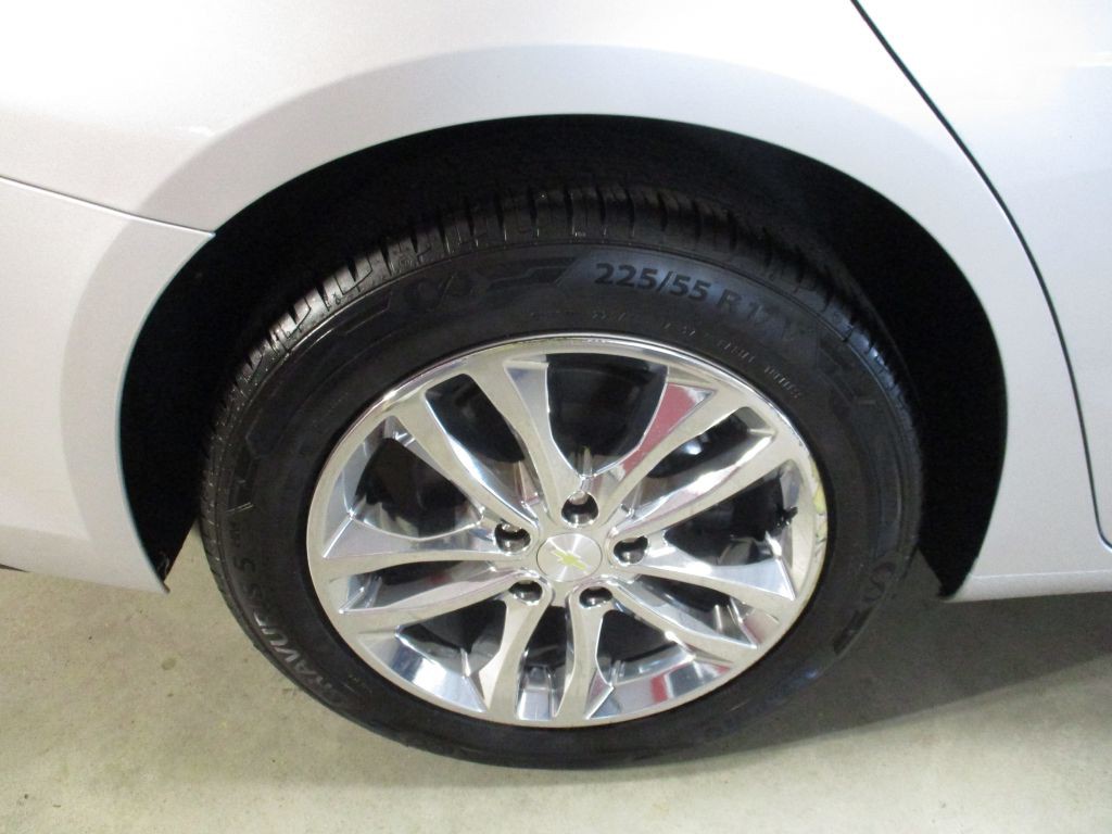 2017 Chevrolet Malibu Image 28