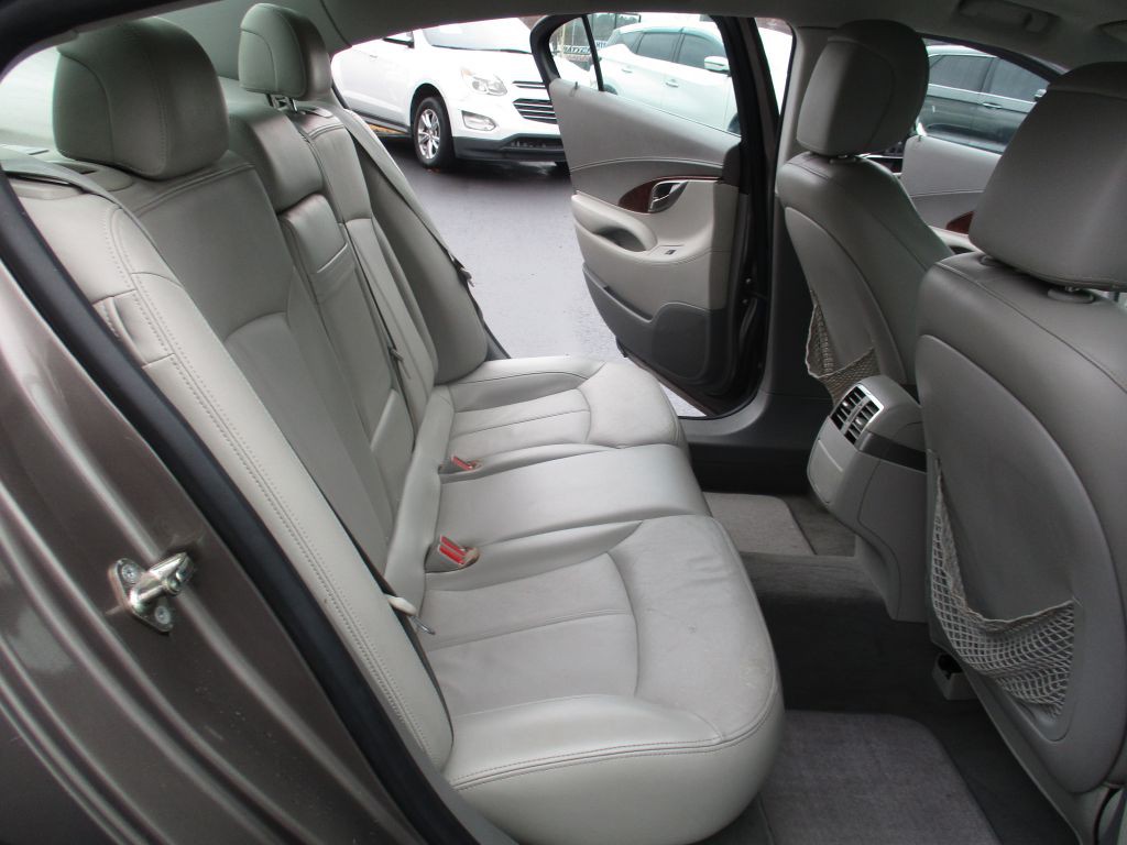 2010 Buick Lacrosse Image 18