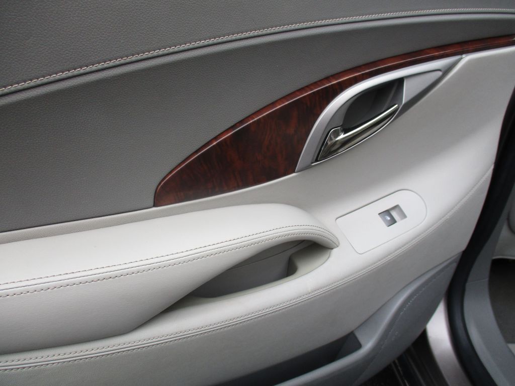 2010 Buick Lacrosse Image 21