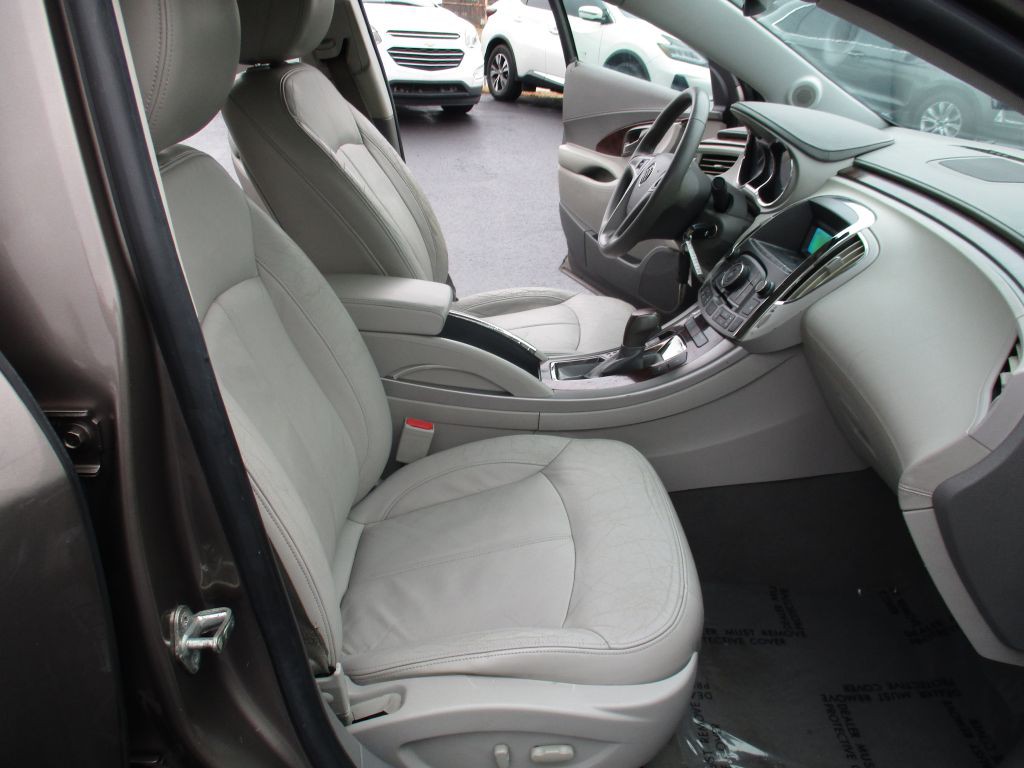 2010 Buick Lacrosse Image 18