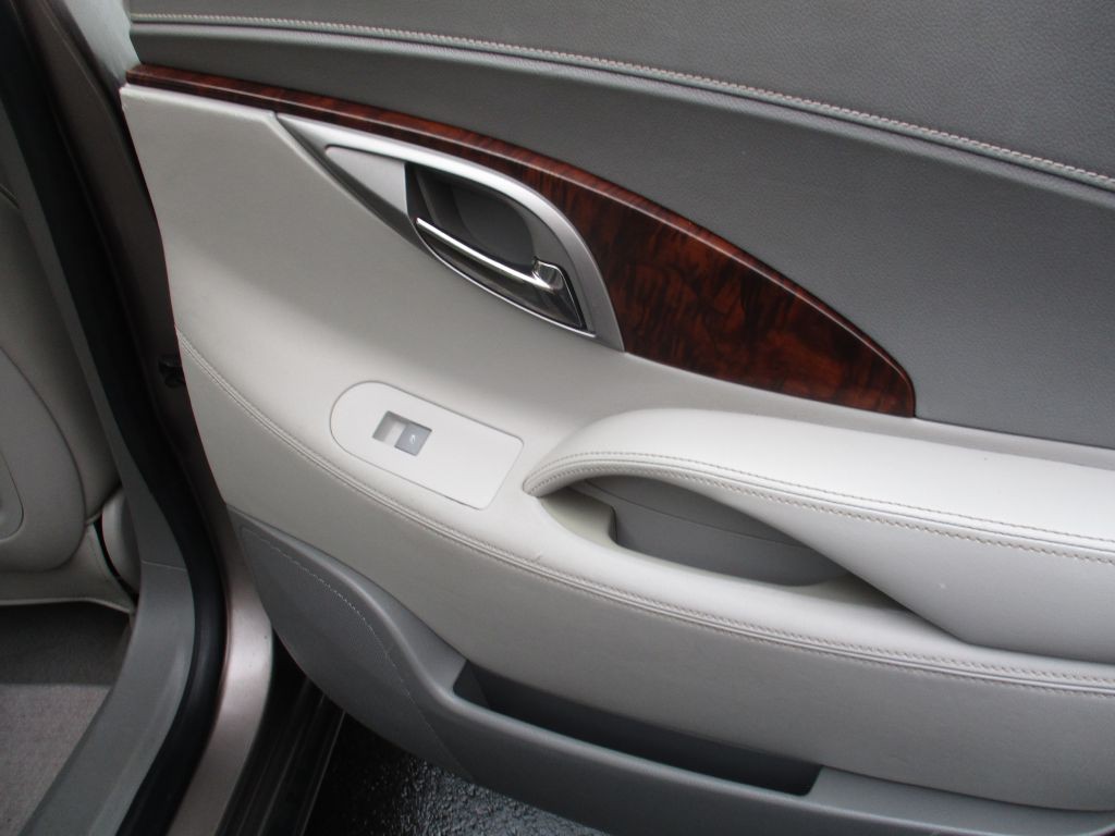 2010 Buick Lacrosse Image 21