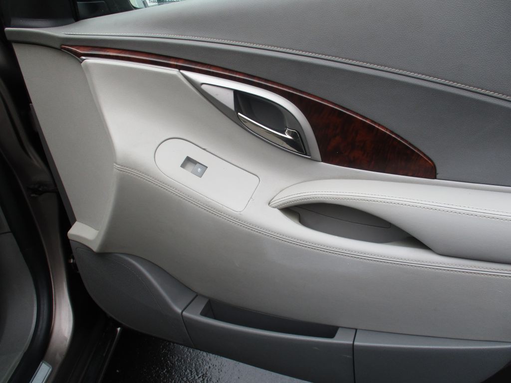 2010 Buick Lacrosse Image 22