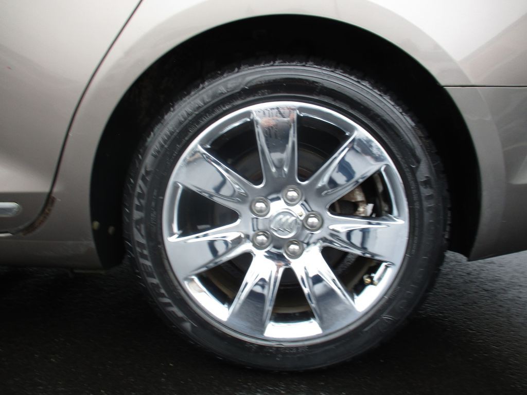 2010 Buick Lacrosse Image 25