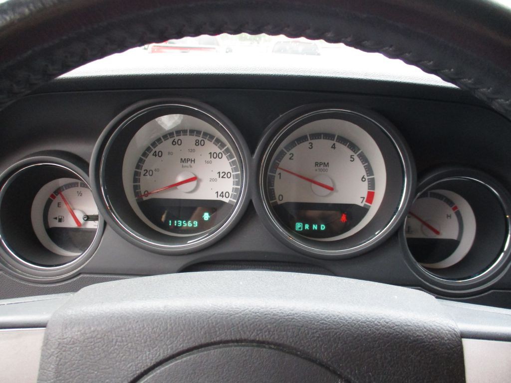 2010 Dodge Challenger Image 12