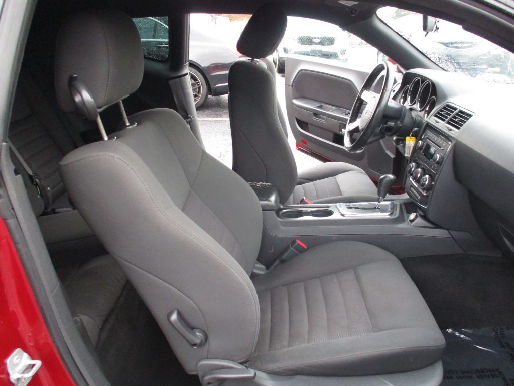 2010 Dodge Challenger Image 19